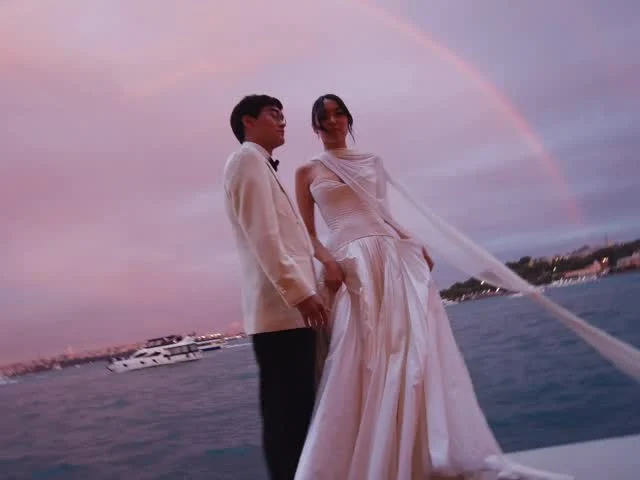 “Whatever anybody says, the most important thing in life is to be happy.” - Orhan Pamuk 

Jasmin & Sam, Istanbul❣️🌈

Planning and Design @matthew_oliver_weddings @bertie_matthewoliver @georgia_matthewoliver
Venue @thepeninsulaistanbulhotel
Photography @ladichosa
Videography @tobifilms
Floral Design @fluidadesign
Rentals / Decor @andeventdesignstudio
Production @mixmusictr
Entertainment @elanartists @uninvitedjazzband
Paper Goods @theresapaperie
Bridal Gown @sarahseven
Glam @fannywongbeauty
Veil @brittenweddings
Local Support @aylinlyevents @eventlab.official
Transport @tooleventexperience